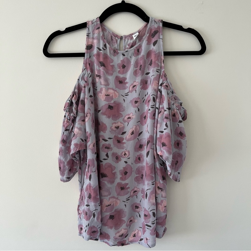 Blouse with shoulder cutouts
